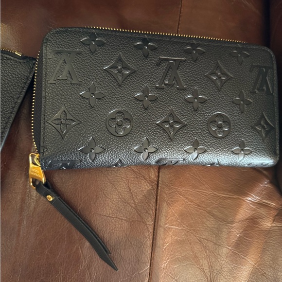 Beautiful purse made with the same materials as the real one. - Picture 6 of 12